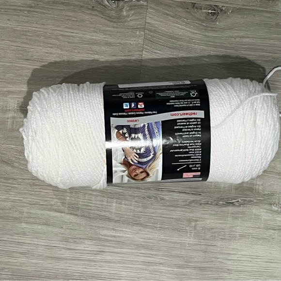 NWT Set of 7 Skeins Red Heart With Love Yarn (White/Red/Green/Blue) Medium Wt #4 - Picture 16 of 16